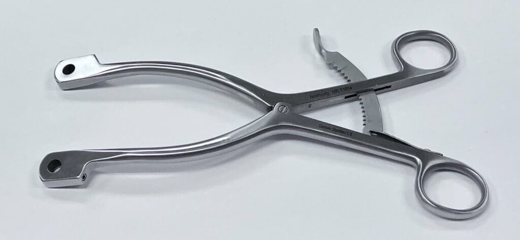 Kolbel shoulder retractor